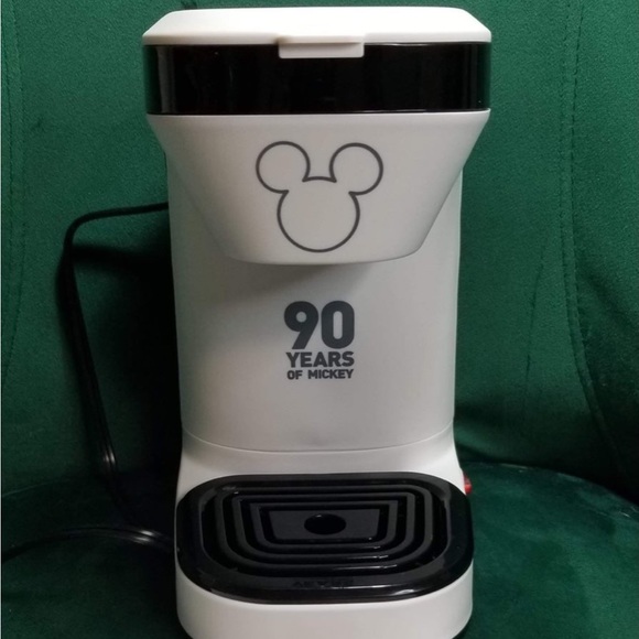 Mickey Mouse Coffee Maker w/ Ceramic Mug - Picture 4 of 9